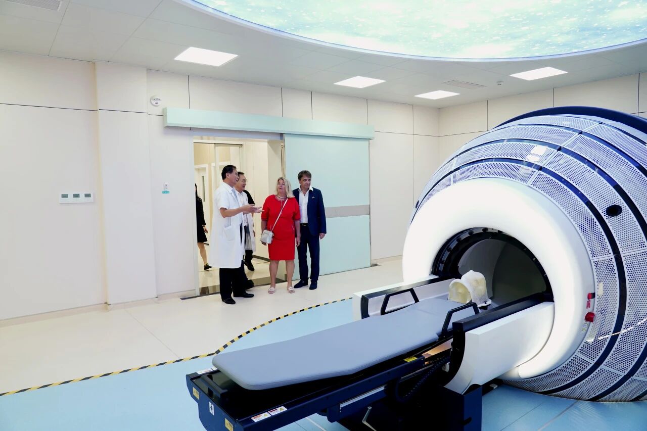 中法神经外科合作再升级：Palfi教授访华安，共赴5G诊疗新程